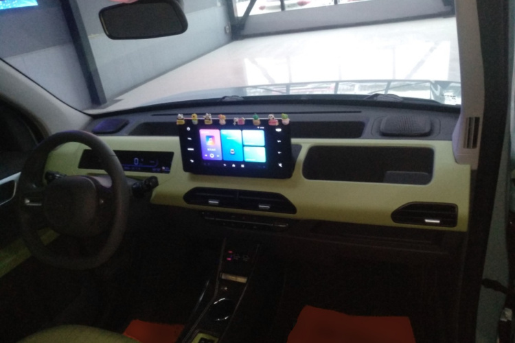 吉利银河 2024款 熊猫mini 200km 耐力熊中控内饰7002