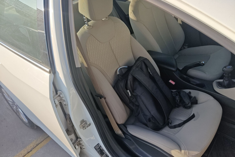 别克 英朗 2015款 15N 手动精英型局部细节41