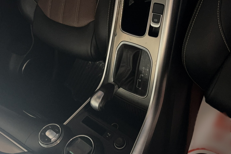 比亚迪 宋 2016款 盖世版 1.5TID 自动精英型局部细节18