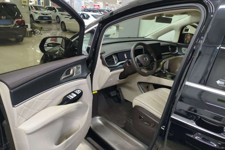 腾势D9 2024款 DM-i 980 四驱旗舰型中控内饰20