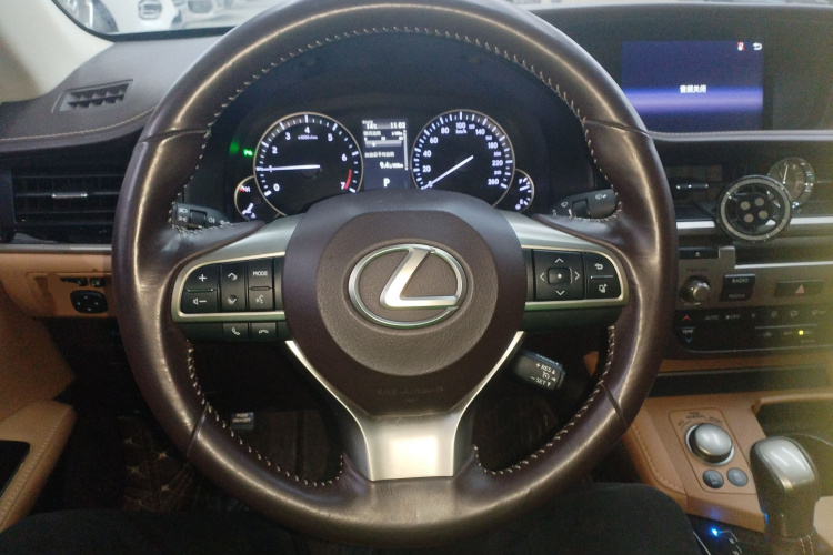 雷克萨斯ES 2015款 200 精英版中控内饰13