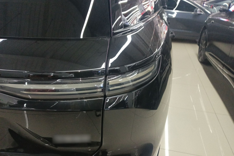 蔚来ES8 2023款 75kWh 行政版车身外观9