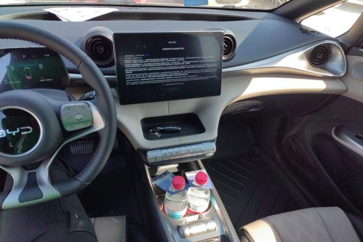 比亚迪 海豚 2025款 420km 自由版中控内饰7002