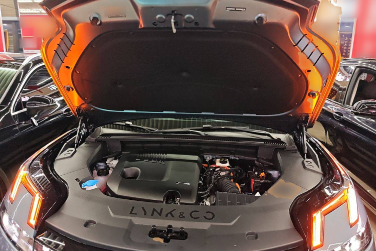 领克08 EM-P 2025款 220km 四驱性能Halo机舱底盘24