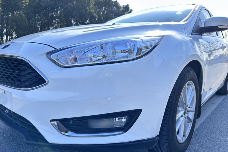 福特 福克斯 2015款 两厢 1.6L 自动风尚型车身外观6008