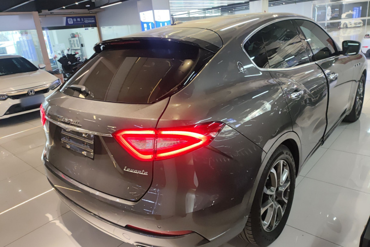 玛莎拉蒂 Levante 2016款 3.0T 标准型车身外观7