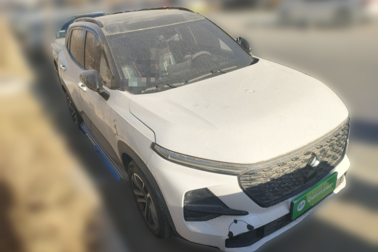 宝骏RS-3 2020款 1.5T CVT智能尊贵型车身外观3