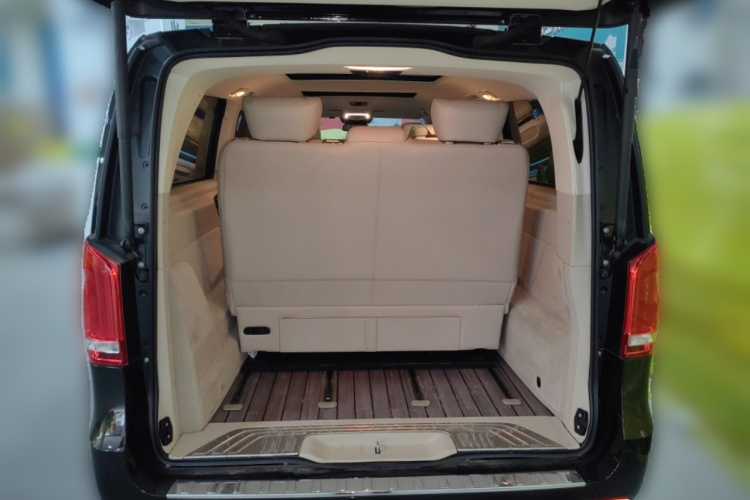 奔驰V级 2020款 V 260 L 长轴距豪华版中控内饰23