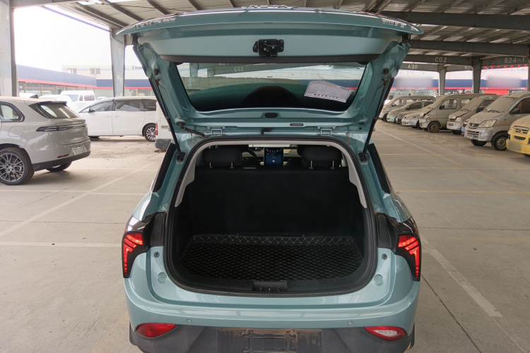 哪吒汽车 哪吒V 2021款 标准续航娱乐版升级型机舱底盘23