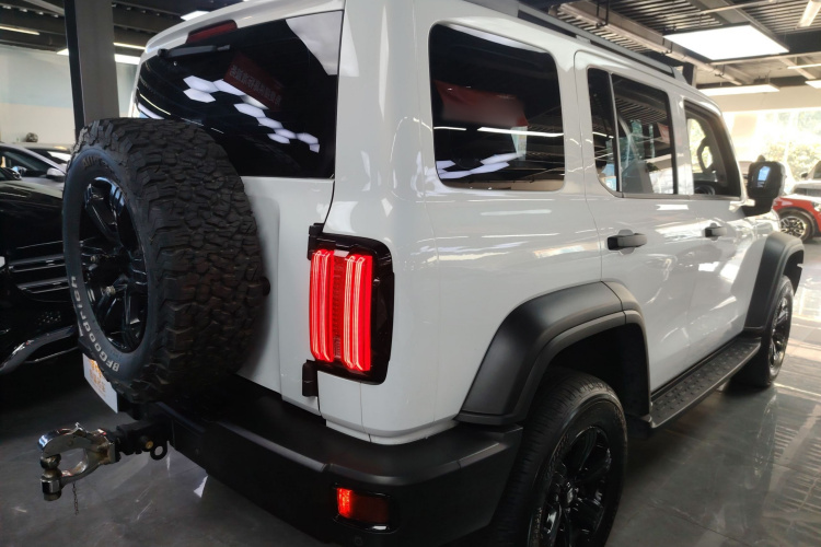 坦克300 2023款 越野版 2.0T 征服者车身外观7