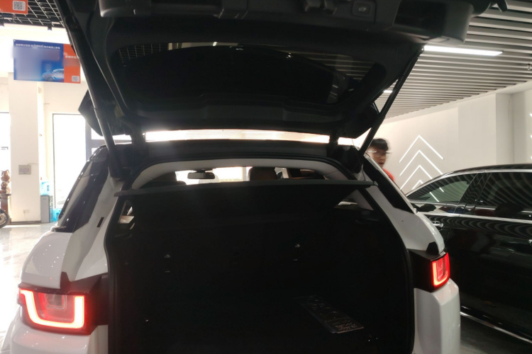 路虎 揽胜极光 2017款 2.0T 英伦锋尚版机舱底盘23