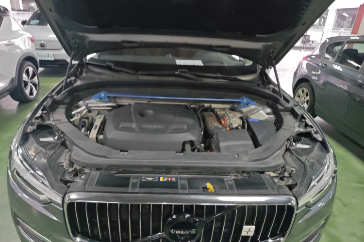 沃尔沃XC60新能源 2019款 T8 E驱混动 智尊豪华版 国V机舱底盘24