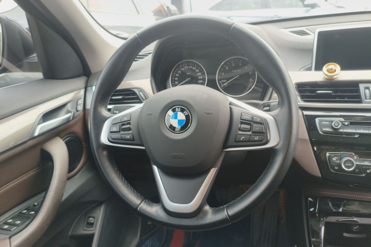 宝马X1 2018款 xDrive20Li 豪华型中控内饰13