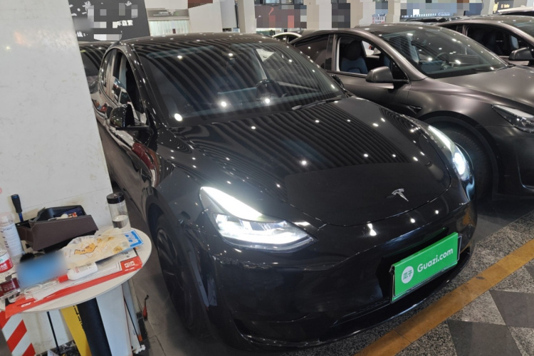 特斯拉 Model Y 2022款 改款 后轮驱动版车身外观3