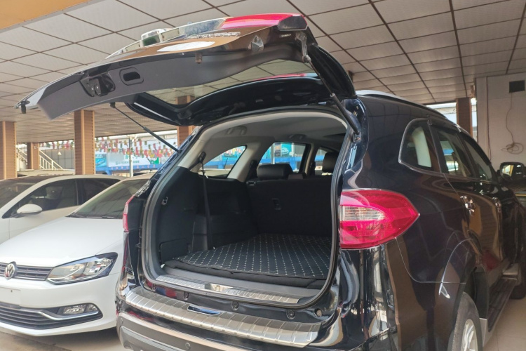 江铃 驭胜S350 2016款 2.0T 自动两驱汽油超豪华版7座局部细节23