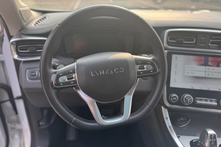 领克01 2017款 2.0T 四驱劲Pro版局部细节13