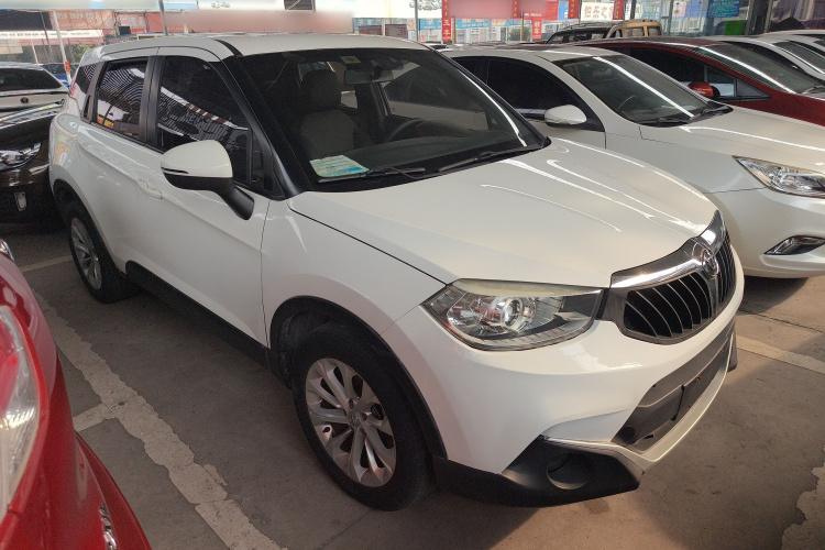 中华V3 2015款 1.5L 自动智能型车身外观3