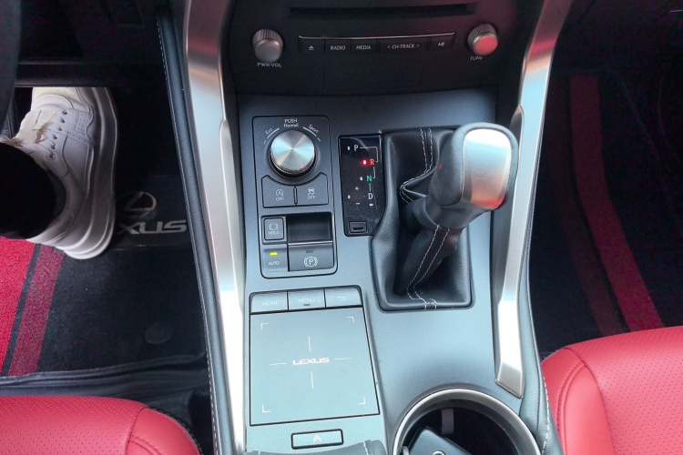 雷克萨斯NX 2018款 200 前驱 锋行版 国V局部细节18