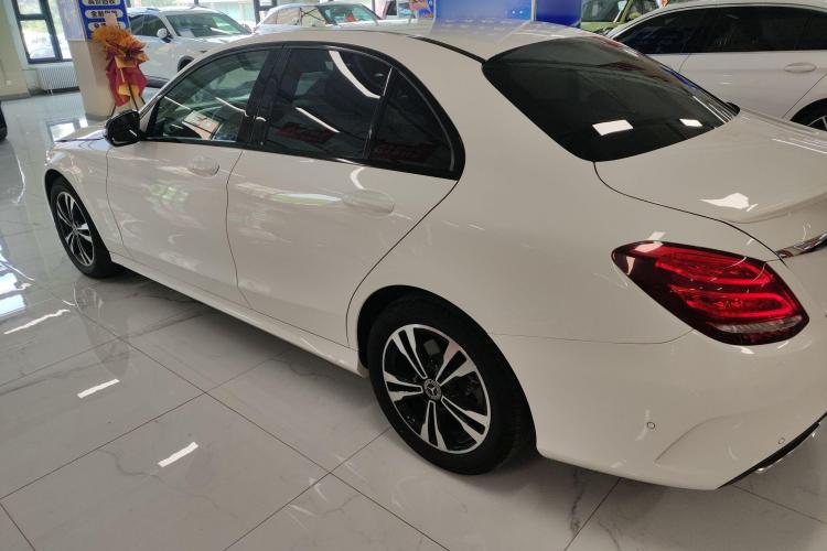 奔驰C级 2018款 C 200 运动版车身外观4