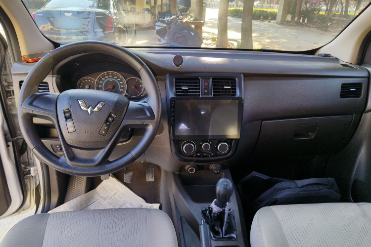 五菱汽车 五菱荣光V 2016款 1.5L标准型中控内饰7002