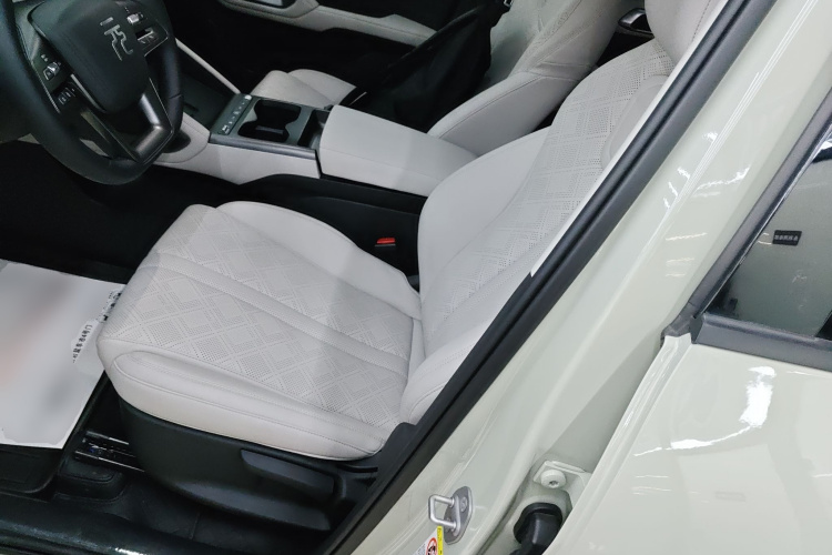 比亚迪 元UP 2025款 智驾版 401KM 活力版中控内饰19