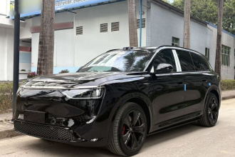 鸿蒙智行 问界M8 2025款 纯电 Ultra 六座四驱版