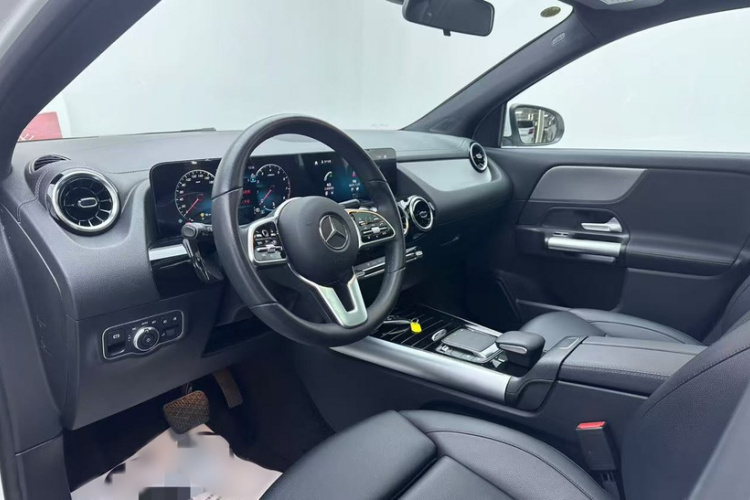 奔驰GLA 2023款 GLA 200中控内饰7001