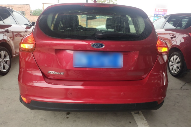 福特 福克斯 2017款 两厢 1.6L 自动风尚型智行版车身外观6