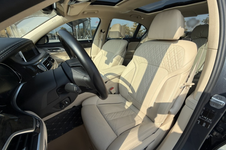 宝马7系 2016款 730Li 豪华型中控内饰7010