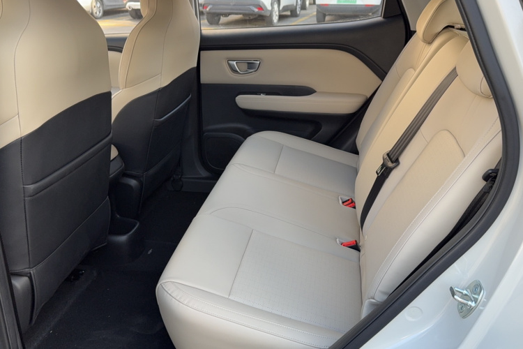 五菱汽车 五菱缤果PLUS 2024款 330km 五座版中控内饰7001