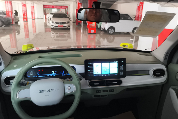 吉利银河 2025款 210km 熊猫骑士中控内饰12