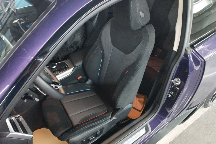 宝马2系(进口) 2025款 225i M运动曜夜套装中控内饰19