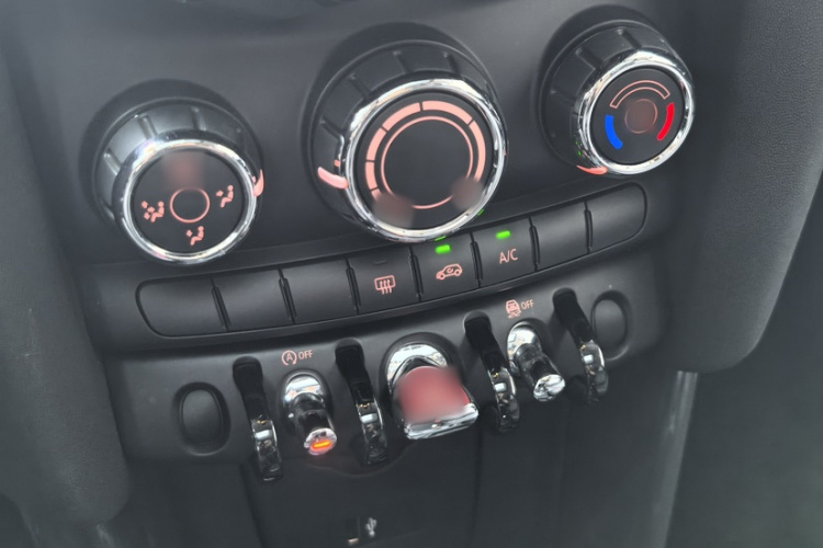 MINI 2019款 1.5T ONE 五门版中控内饰7001