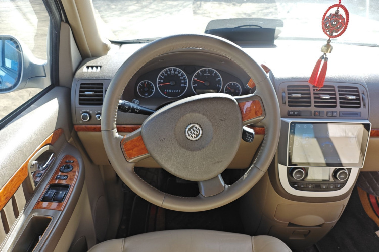 别克GL8 2006款 陆尊 3.0L CT 舒适版中控内饰13