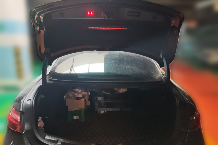 奔驰E级(进口) 2019款 E 200 4MATIC 轿跑车中控内饰23