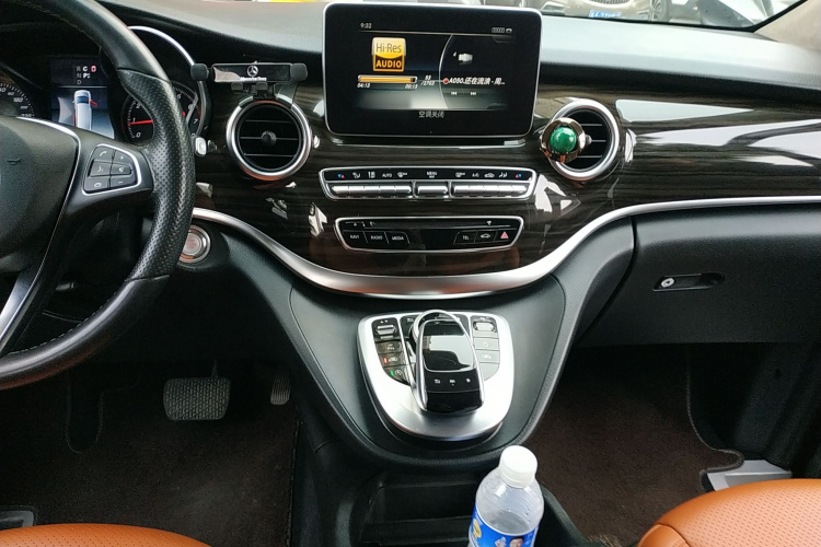 奔驰V级 2018款 V 260 领航版 国VI局部细节16