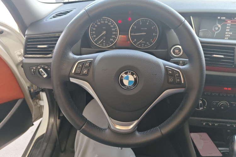 宝马X1 2015款 sDrive18i 时尚晋级版中控内饰13