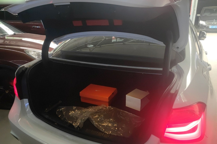 宝马3系 2017款 320i M运动型局部细节23