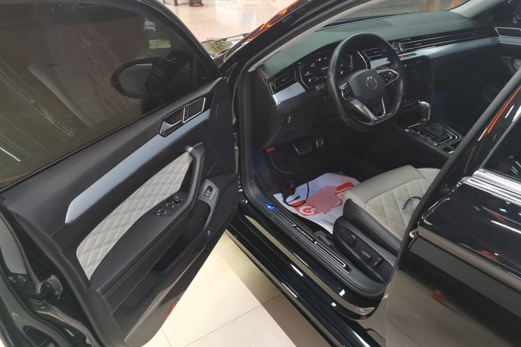 大众 迈腾 2023款 200万辆纪念版 330TSI DSG豪华型中控内饰7003