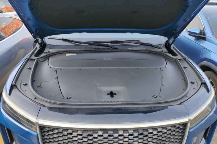 理想汽车 理想ONE 2020款 增程7座版机舱底盘24