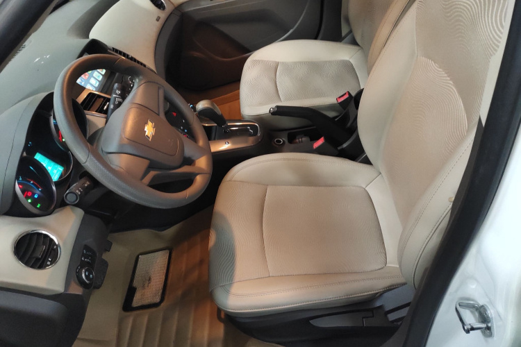 雪佛兰 科鲁兹 2015款 1.5L 经典 SE AT中控内饰19