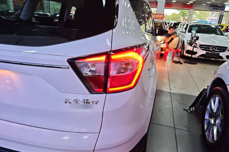 福特 翼虎 2019款 EcoBoost 180 两驱铂翼型 国VI车身外观9