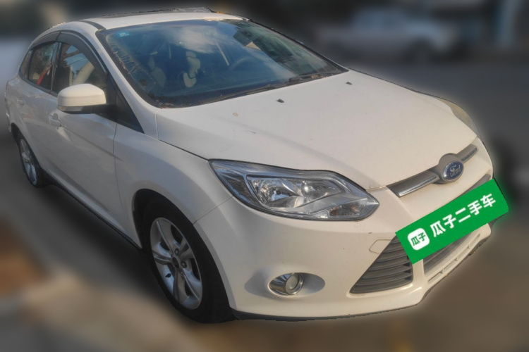 福特 福克斯 2012款 三厢 1.6L 手动风尚型车身外观3