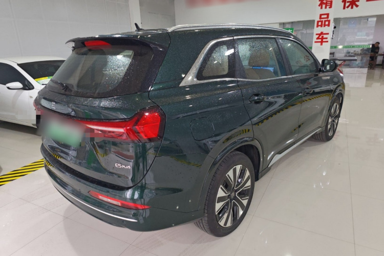 蓝电E5 PLUS 2025款 120km 标准旅行定制版 7座车身外观7
