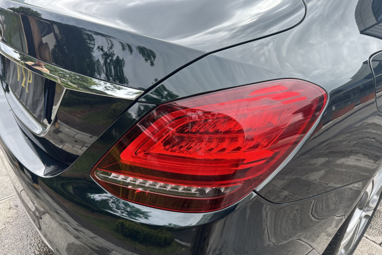 奔驰C级 2019款 C 260 L 运动版车身外观6006