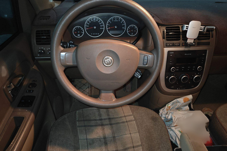 别克GL8 2014款 2.4L 经典版局部细节13