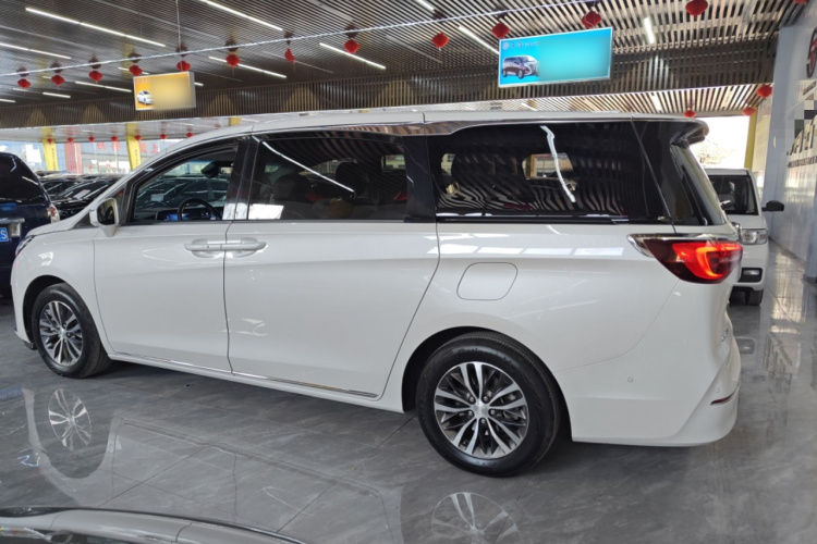 别克GL8 2023款 ES陆尊 尊享型和悦版车身外观4