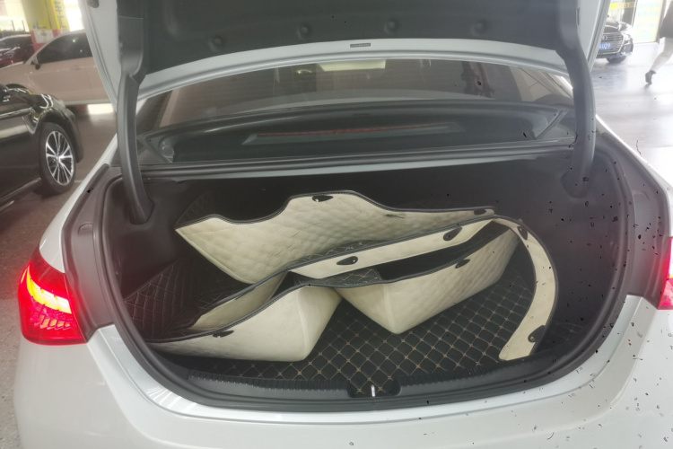 奔驰C级 2022款 C 260 L 运动版局部细节23