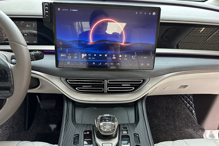 腾势D9 2022款 DM-i 970 四驱旗舰型中控内饰7011