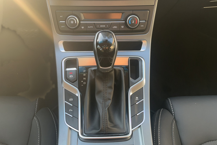 吉利汽车 帝豪 2018款 1.5L CVT尊贵型局部细节18